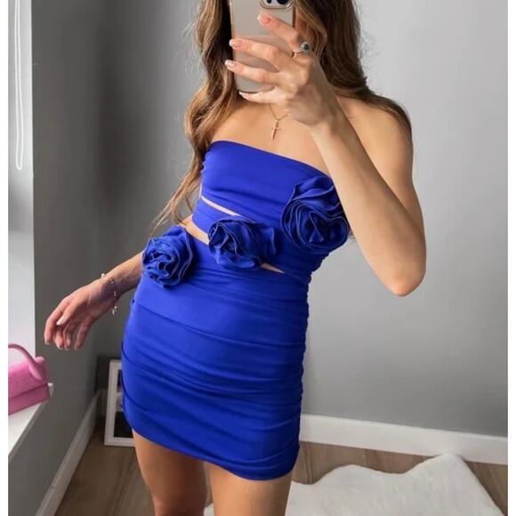 ZARA BLOGGER FAVORITE FLORAL CUT OUT DRESS BLUISH - Picture 2 of 15